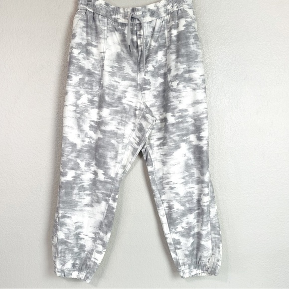 Athleta Inversion Grey Farallon Athletic Joggers Size 22 - Picture 2 of 8